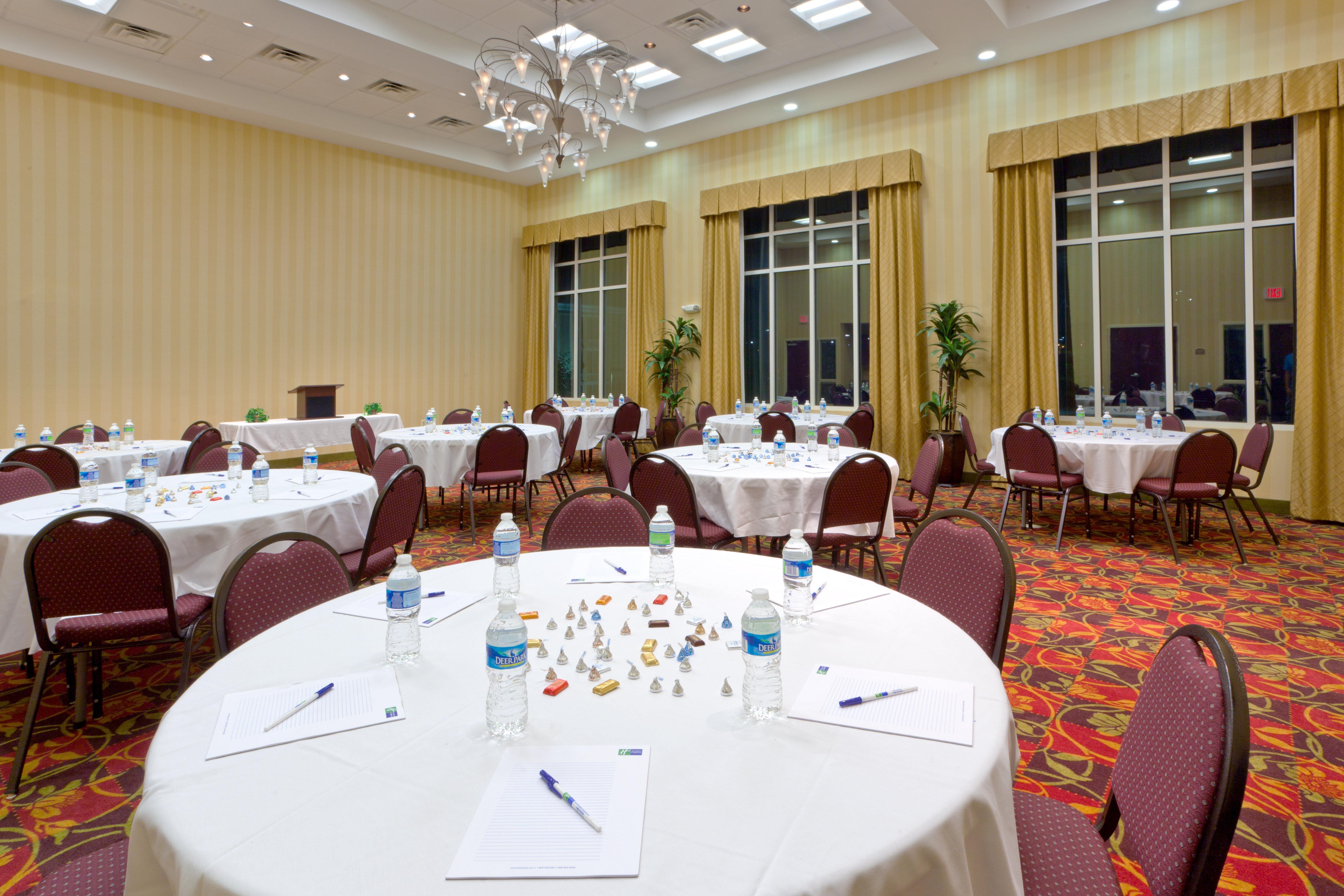Holiday Inn Express Woodstock-Shenandoah Valley By Ihg Екстер'єр фото
