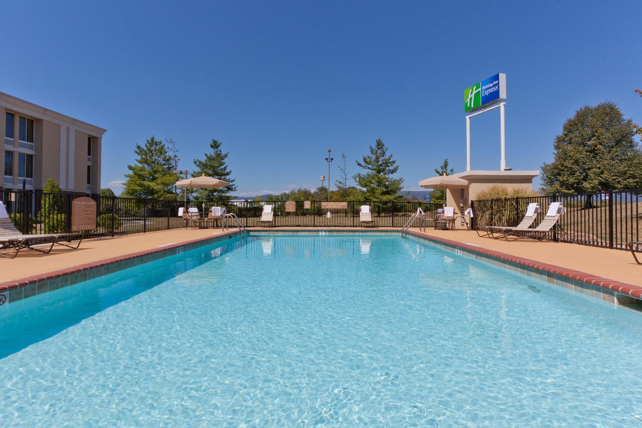 Holiday Inn Express Woodstock-Shenandoah Valley By Ihg Екстер'єр фото