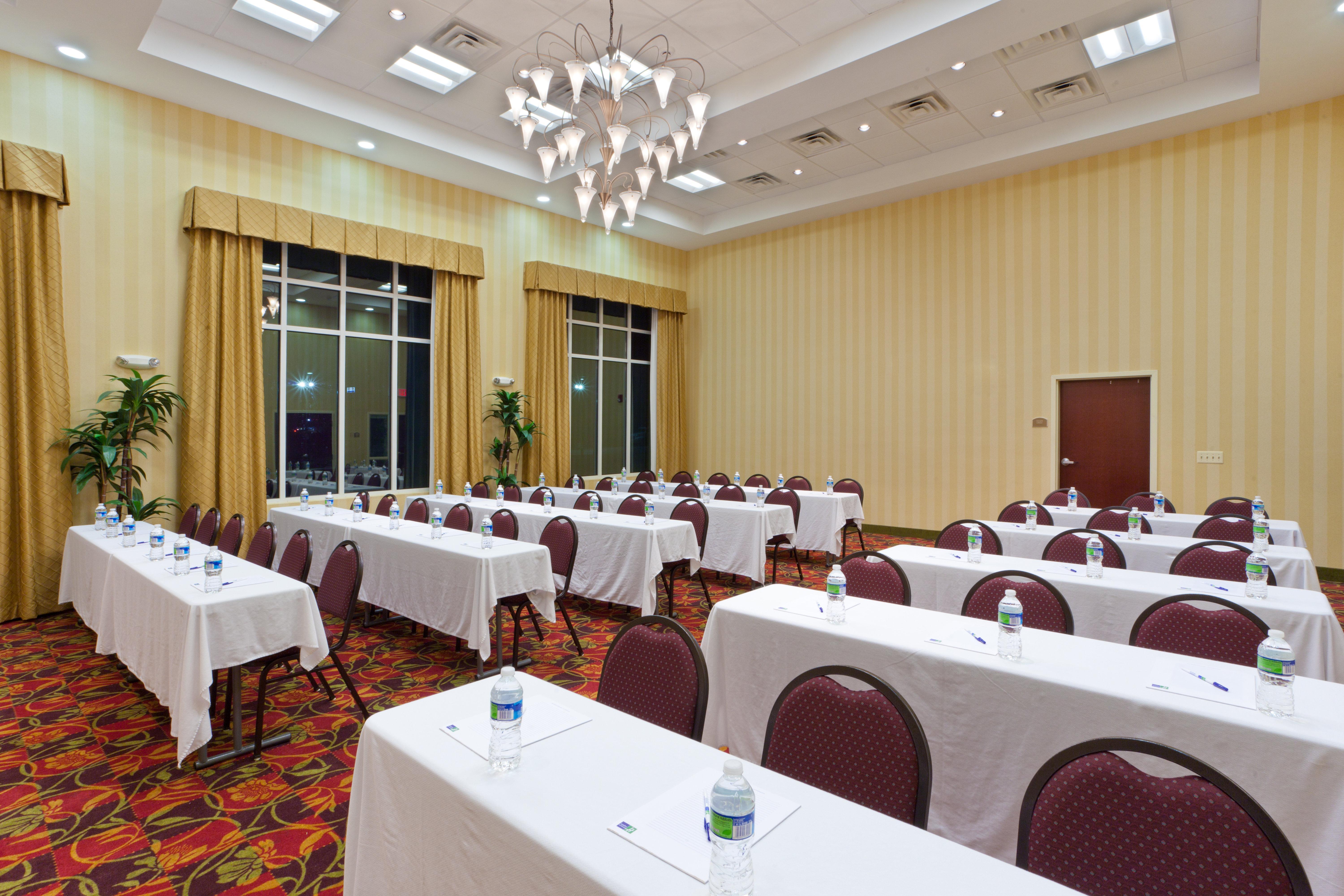 Holiday Inn Express Woodstock-Shenandoah Valley By Ihg Екстер'єр фото