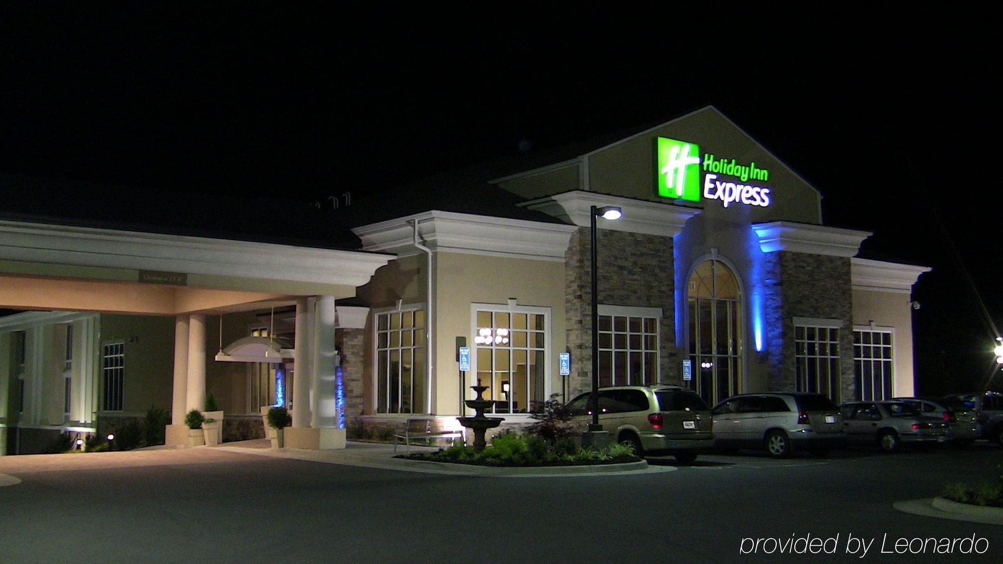 Holiday Inn Express Woodstock-Shenandoah Valley By Ihg Екстер'єр фото
