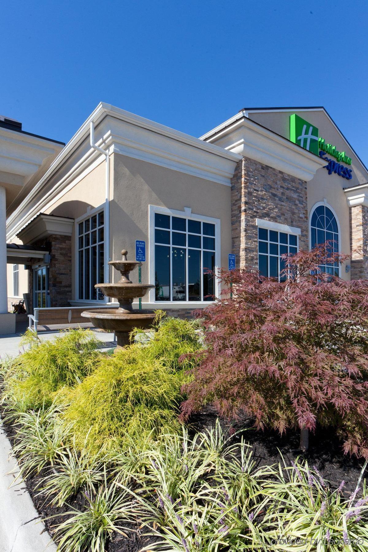 Holiday Inn Express Woodstock-Shenandoah Valley By Ihg Екстер'єр фото