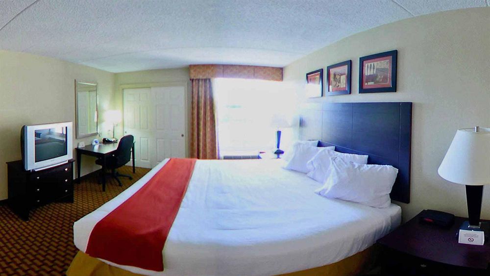 Holiday Inn Express Woodstock-Shenandoah Valley By Ihg Екстер'єр фото