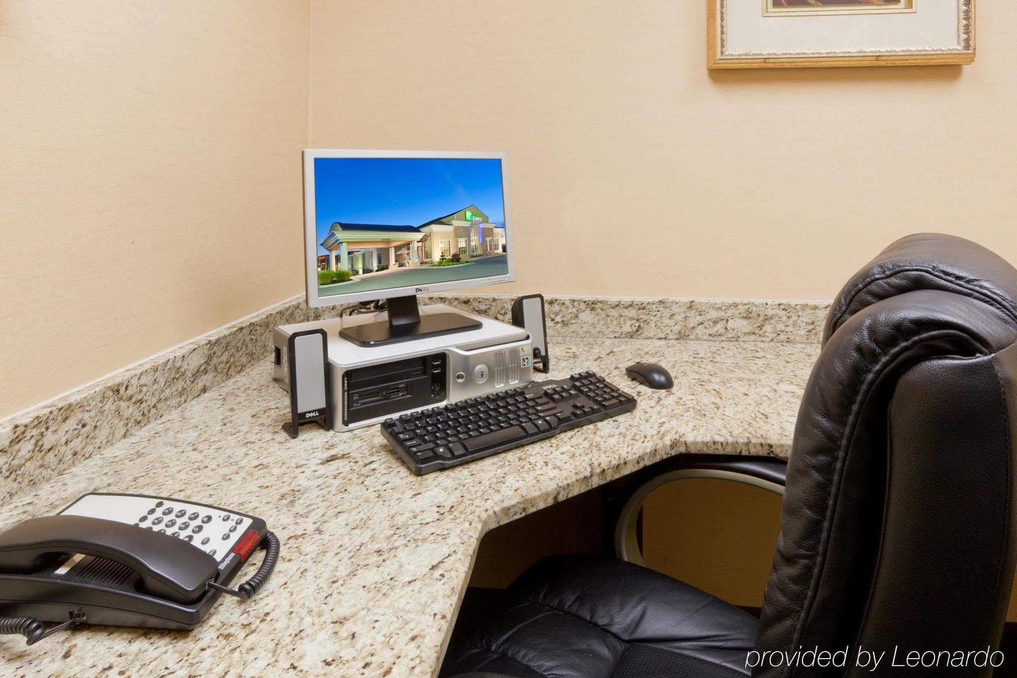 Holiday Inn Express Woodstock-Shenandoah Valley By Ihg Екстер'єр фото